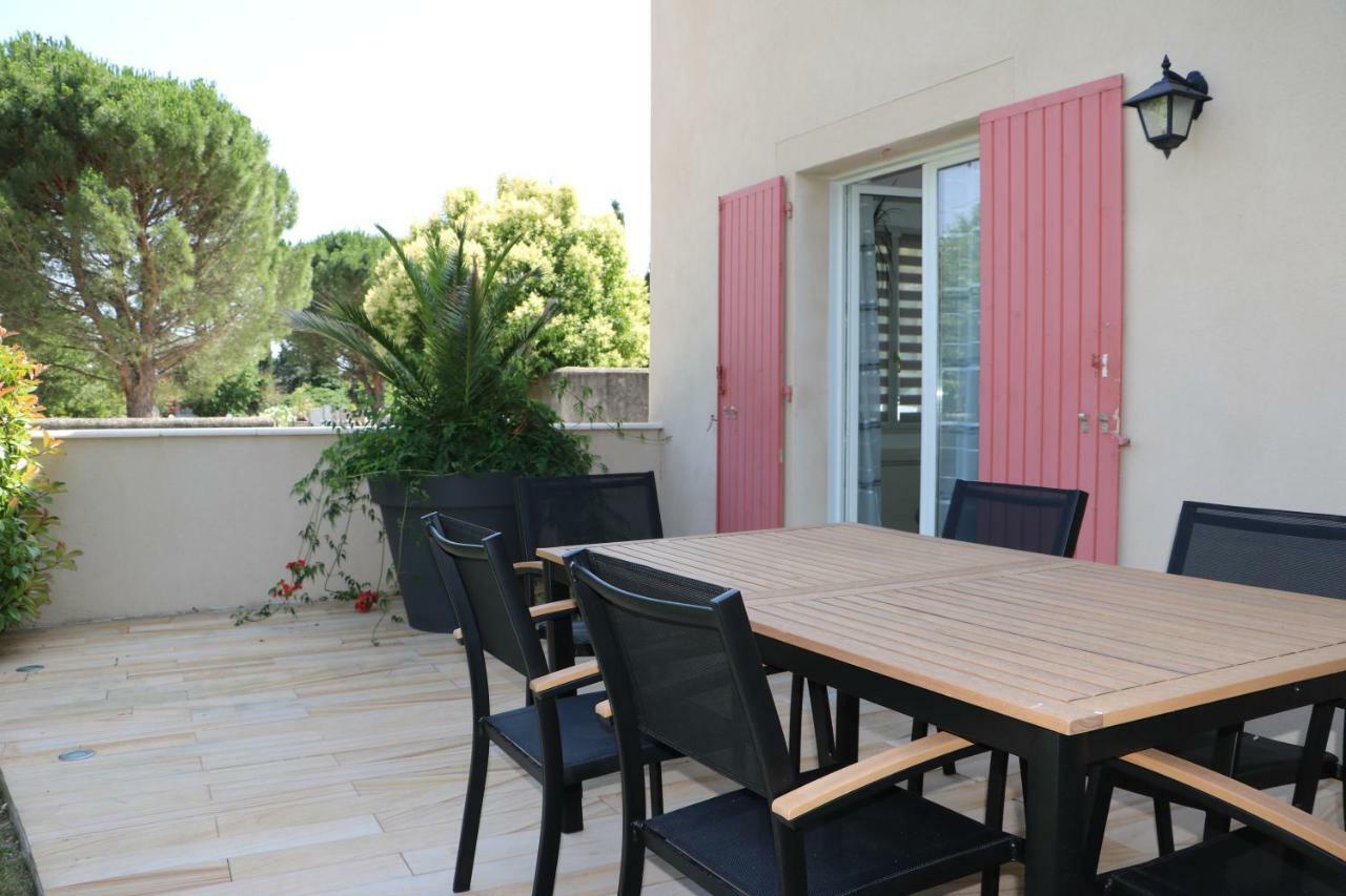 Charmante Maison De Village Cucuron Exterior photo